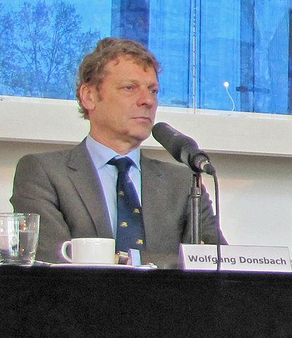 Wolfgang Donsbach (cc) 2013 Wolfgang Donsbach - Photo (cc) Roemerberggespraeche-2013-wolfgang-donsbach-ffm-887“ von Dontworry - Eigenes Werk. Lizenziert unter CC BY-SA 3.0 über Wikimedia Commons - https://commons.wikimedia.org/wiki/File:Roemerberggespraeche-2013-wolfgang-donsbach-ffm-887.jpg#/media/File:Roemerberggespraeche-2013-wolfgang-donsbach-ffm-887.jpg