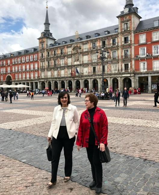 Loreto Corredoira and Janet Wasko in Madrid's Plaza Mayor