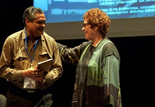 Dipak De received the award from IAMCR president Janet Wasko